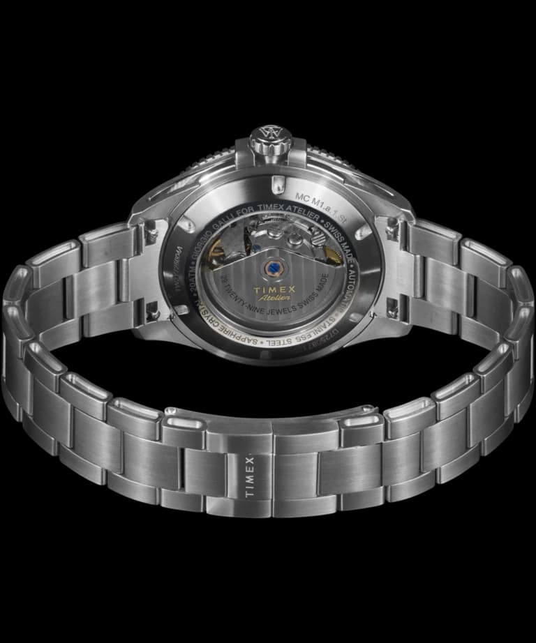 Movement on the back with a transparent display