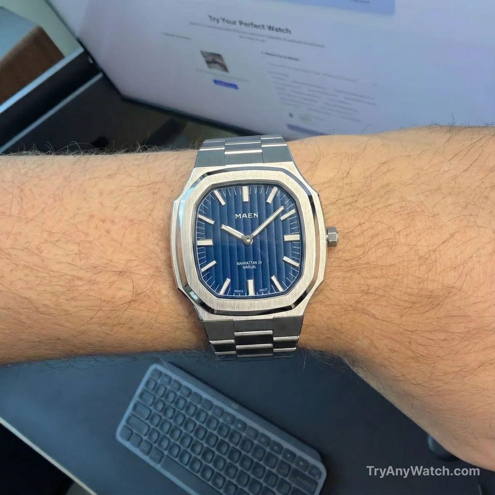 Maen MANHATTAN 39 ULTRA THIN on a 7 Inch Wrist.