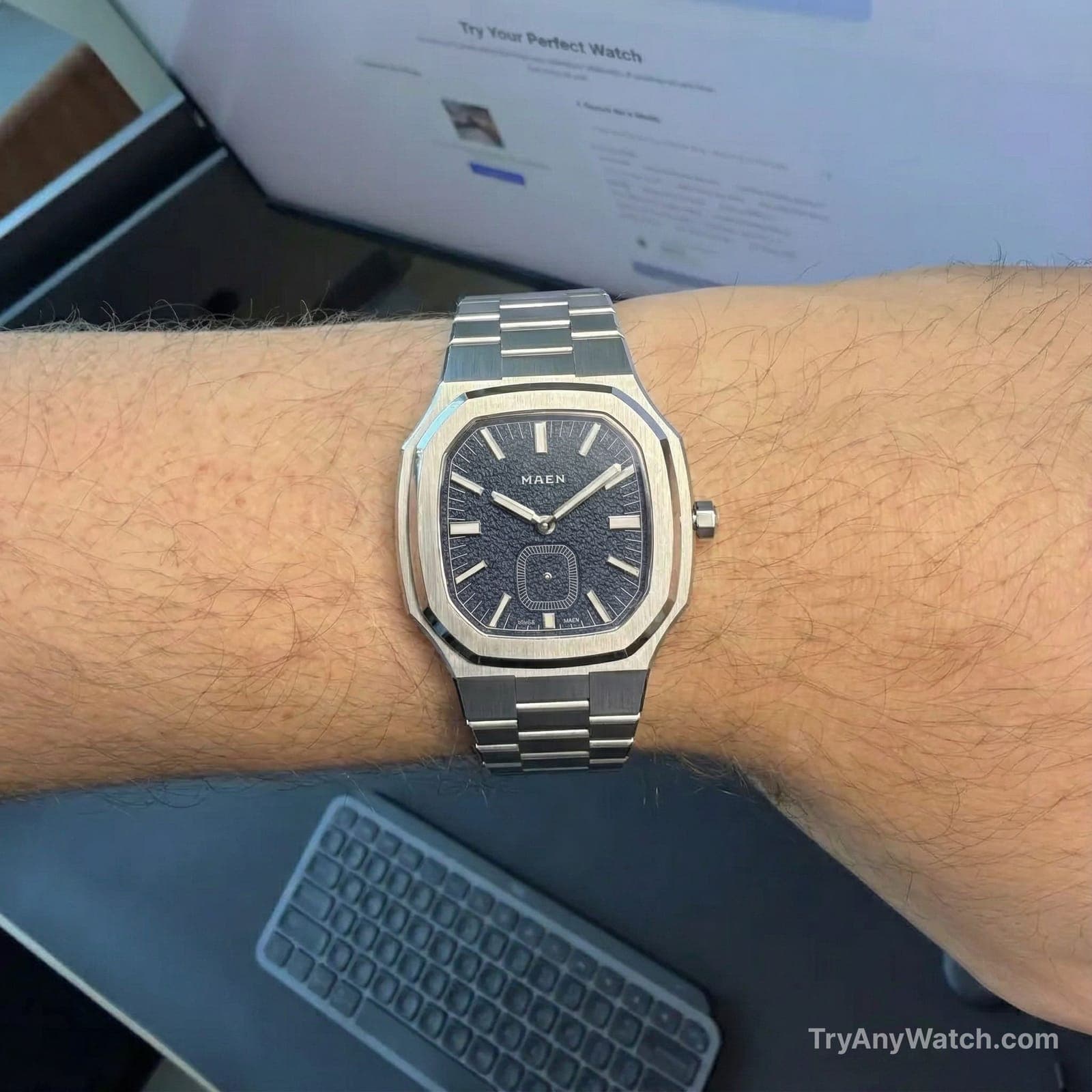 Maen MANHATTAN 37 ULTRA THIN on a 7 Inch Wrist.