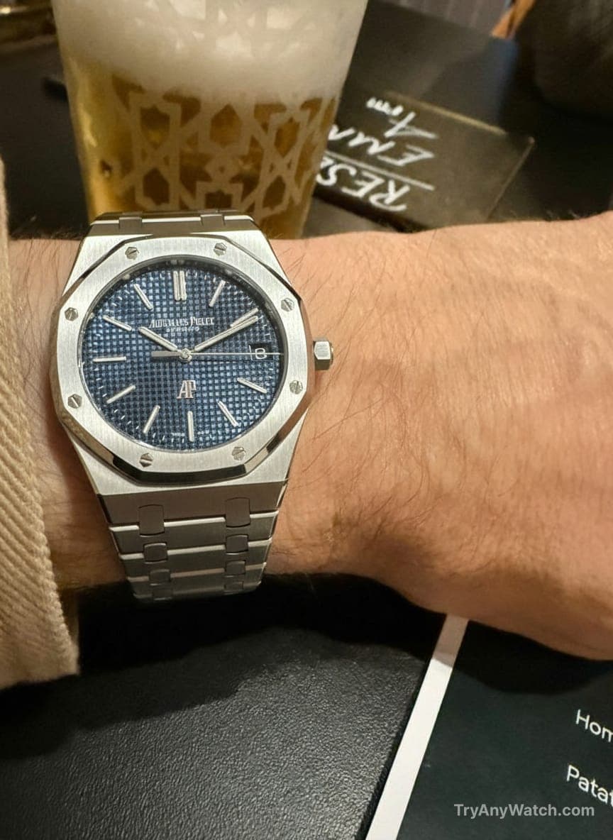 Audemars Piguet Royal Oak Jumbo Extra-Thin ( 39mm ) on a 7 Inch Wrist.